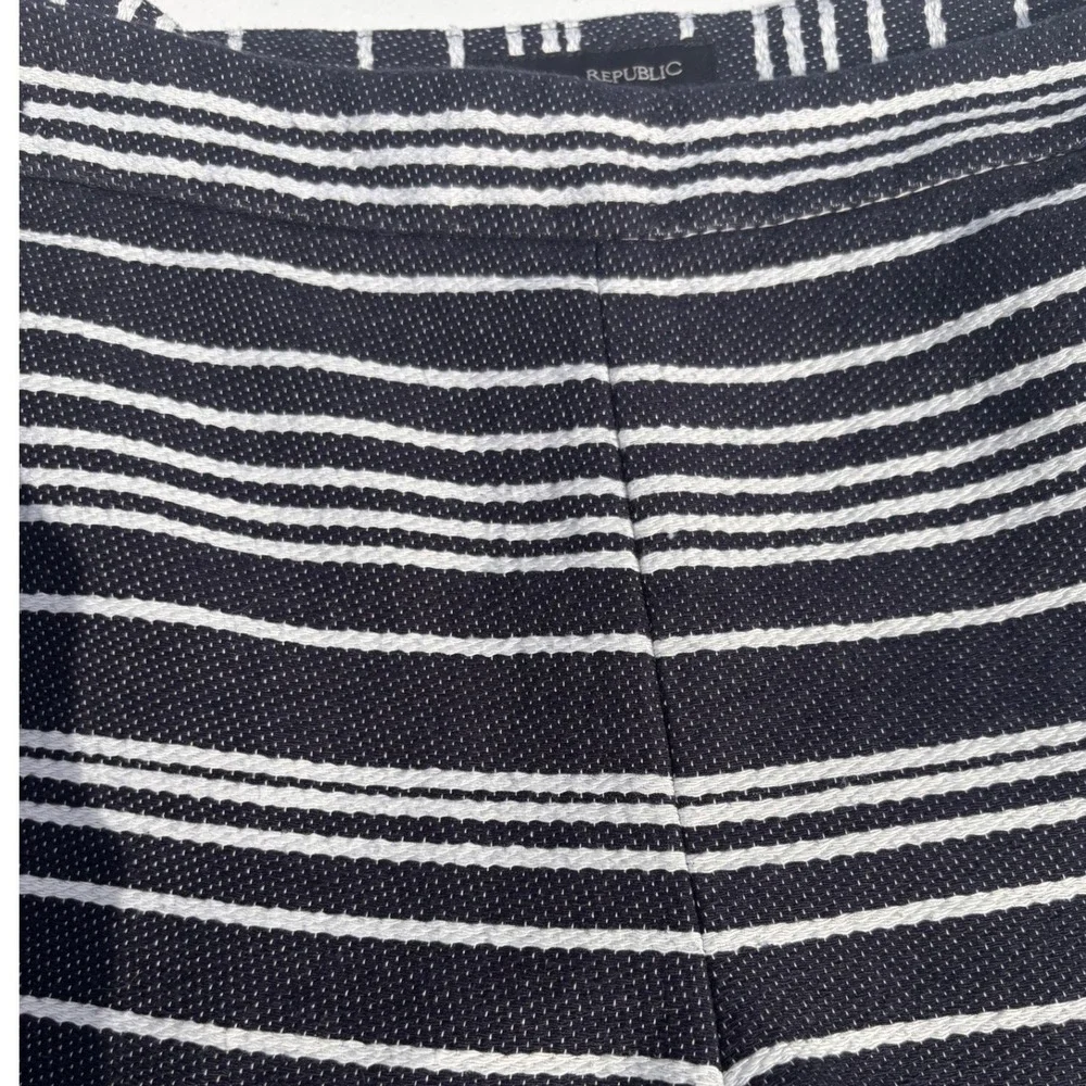 Banana Republic Shorts Womens 2 Navy Blue‎ Striped Sailor Button Detail